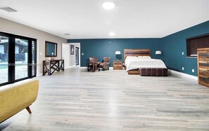 4 bedrooms, desk, iron/ironing board, free WiFi