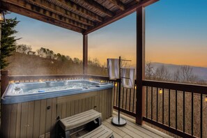 Outdoor spa tub - Luxe Mountain Views - Sauna, Sky Dome, Hot Tub (Bryson City)