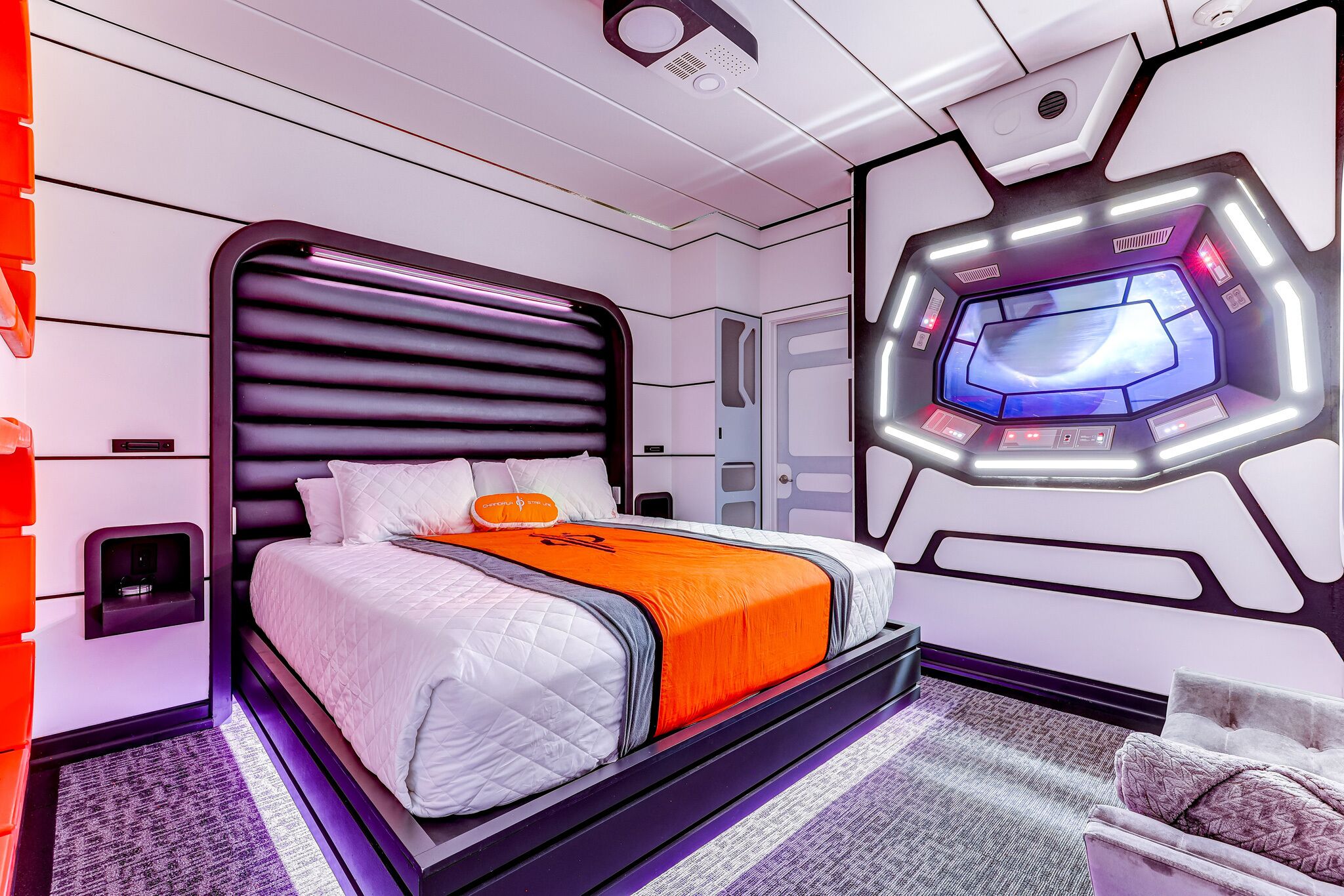 8 bedrooms, iron/ironing board, free WiFi, bed sheets