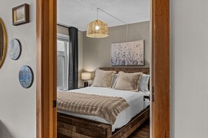 1 bedroom, iron/ironing board, travel cot, WiFi - Mountain Getaway| 1 bed 1-Bath Condo (Canmore)