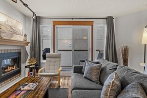 TV, fireplace - Mountain Getaway| 1 bed 1-Bath Condo (Canmore)