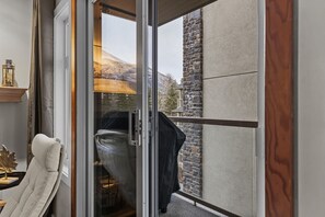 Interior - Mountain Getaway| 1 bed 1-Bath Condo (Canmore)