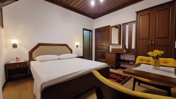 Habitación Deluxe doble, vistas a la montaña | Escritorio y wifi gratis