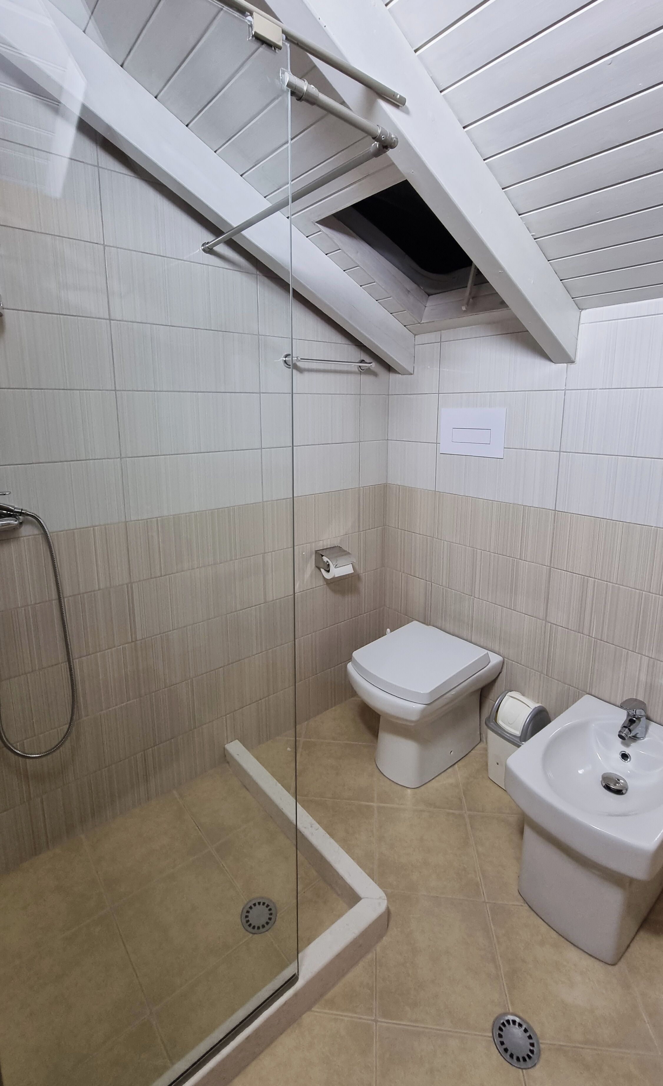 Chambre Confort, balcon, vue ville | Salle de bain