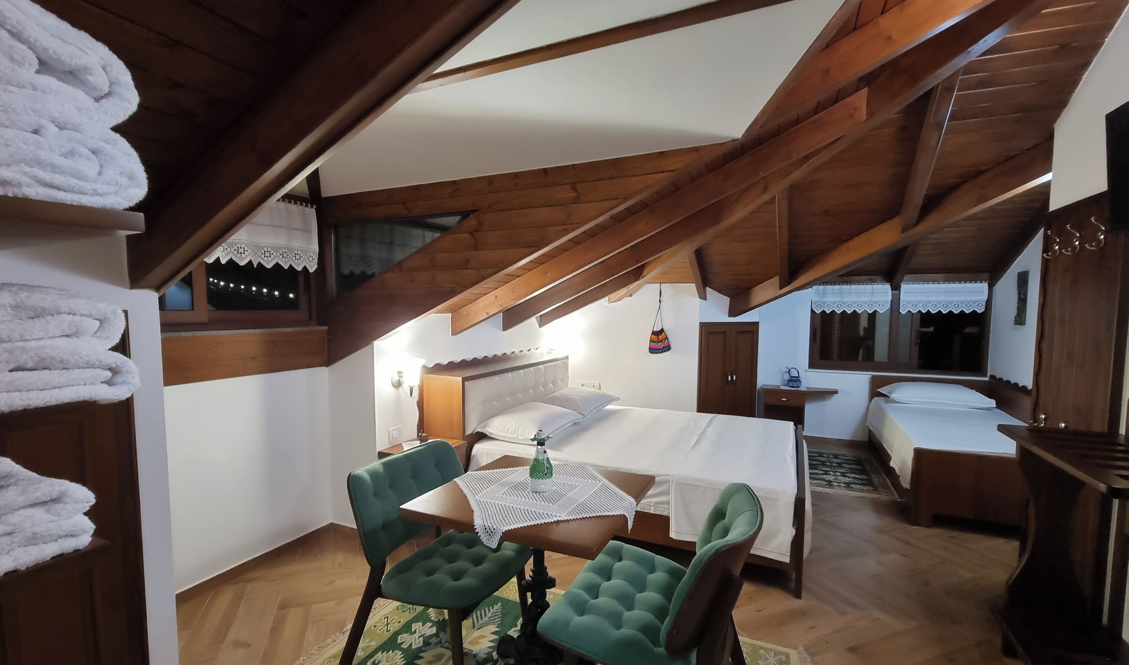 舒适客房, 阳台, 城市景观