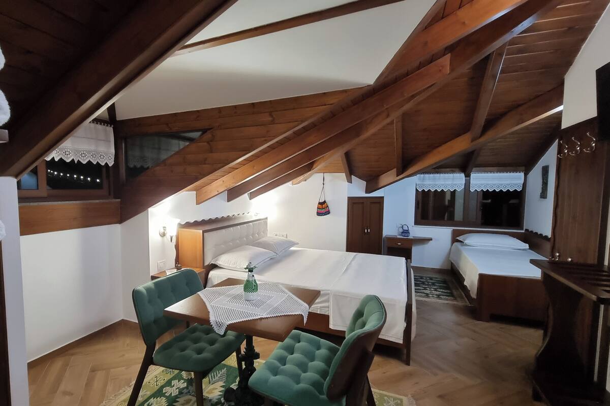 Comfort Room, Balcony, City View