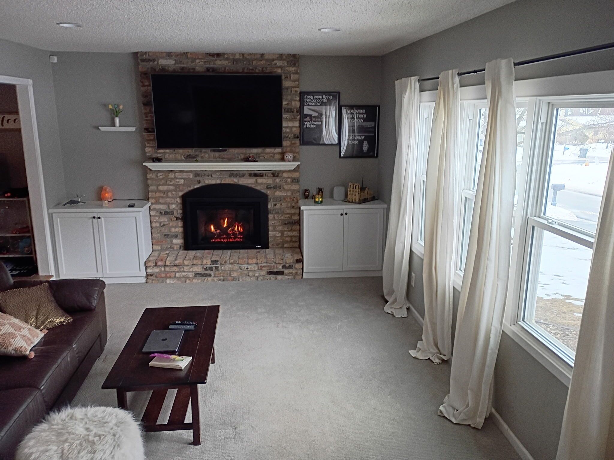 Smart TV, chimenea, reproductor de DVD