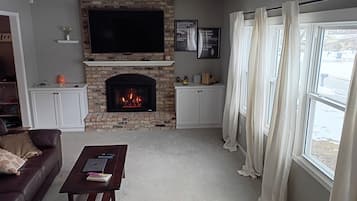 Smart TV, chimenea, reproductor de DVD