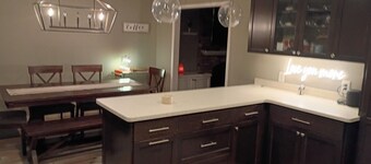 The Cottonwood Inn. Relaxing Home Pet Friendly Minneapolis St Paul amenities.