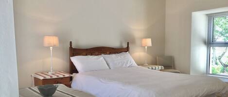 3 chambres, fer et planche à repasser, Wi-Fi, draps fournis