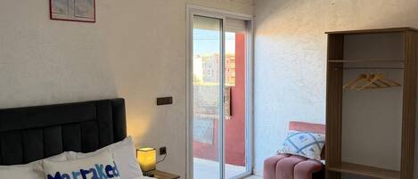 舒適公寓, 陽台, 城市景觀 | 免費無線上網