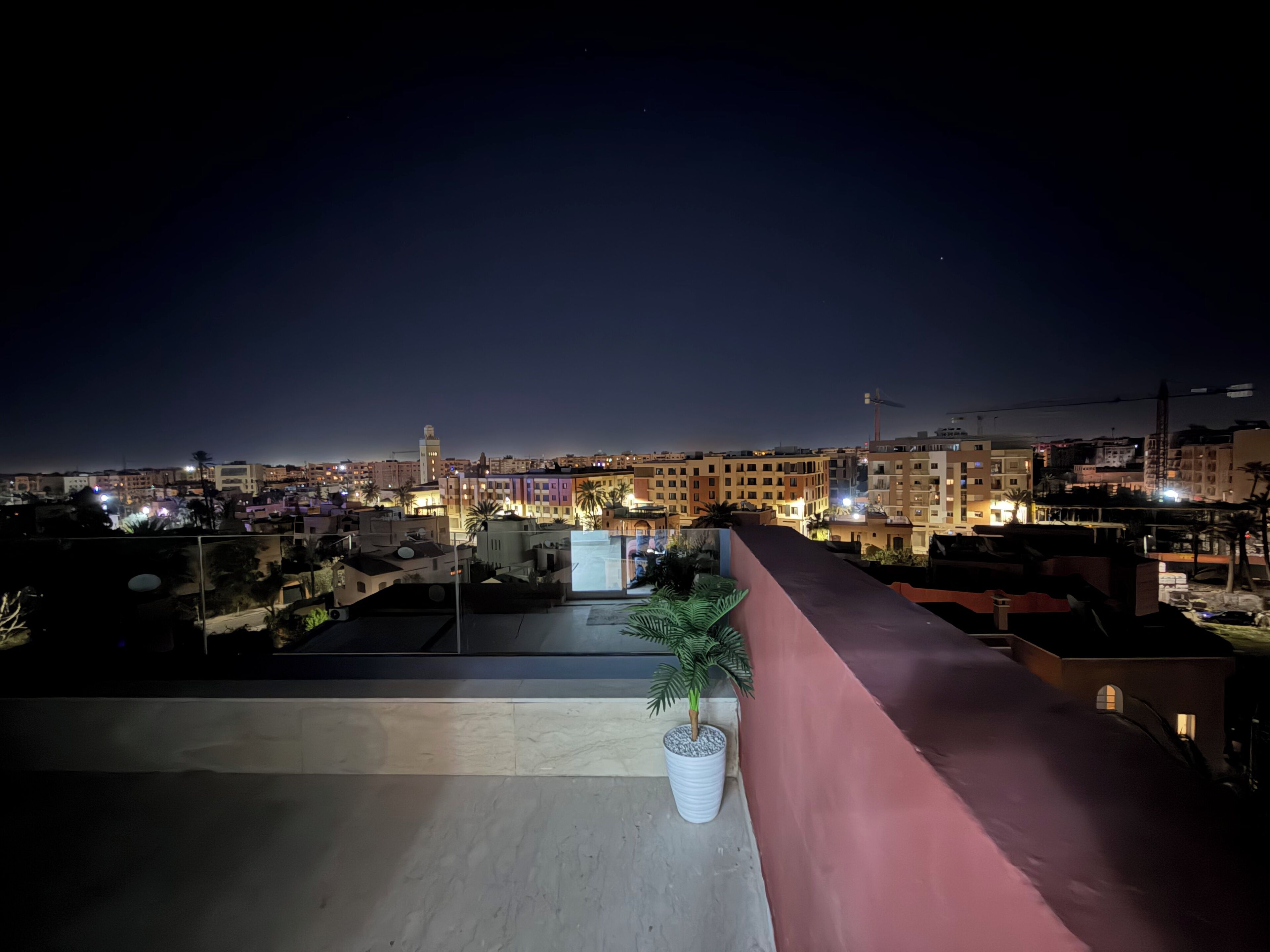 Departamento superior, balcón, vista a la ciudad | Áreas de la propiedad