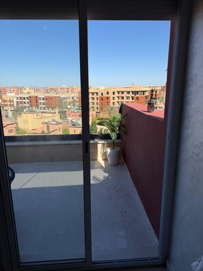 Apartamento conforto, sacada, vista para a cidade