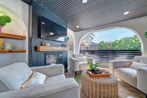 TV, fireplace - New! 2 miles to Disney - Magical 5BR Themed Getaway with Pool, Theater, Minigolf (Anaheim)