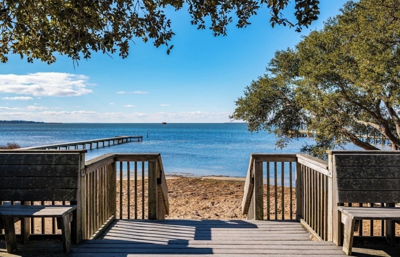 المنطقة المحيطة بالمنشأة