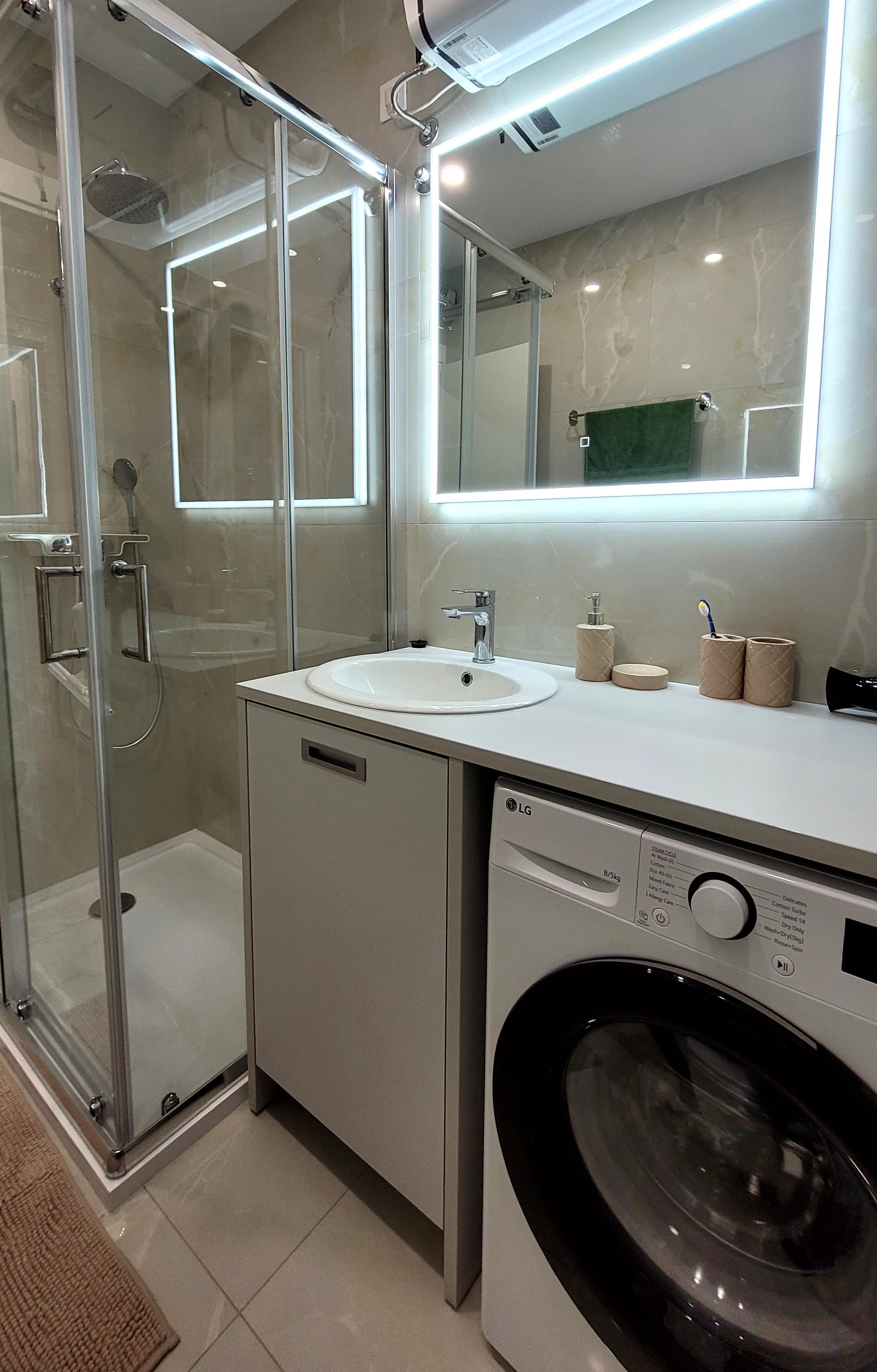 Studio, byutsikt | Bad | Hårføner, håndklær, såpe og toalettpapir