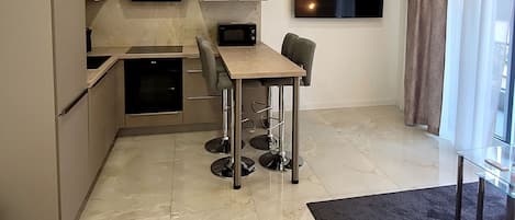 Apartment, Balcony, City View | Living area