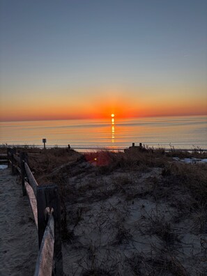 Beach nearby - Charming 2BR/2BA home just a short walk to the bay with breathtaking sunsets. (Lower Township)
