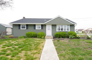 Exterior - Charming 2BR/2BA home just a short walk to the bay with breathtaking sunsets. (Lower Township)