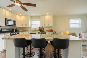 Paper towels - Charming 2BR/2BA home just a short walk to the bay with breathtaking sunsets. (Lower Township)