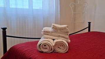 1 chambre, fer et planche Ă repasser, Wi-Fi, draps fournis