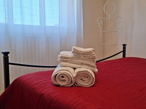 1 quarto, ferros/tábuas de passar roupa, Wi-Fi, roupa de cama