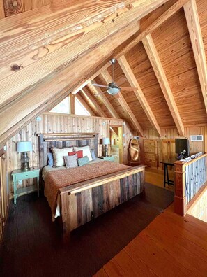 5 bedrooms, iron/ironing board, free WiFi, bed sheets
