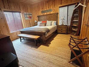 Silitysrauta/-lauta, ilmainen Wi-Fi, vuodevaatteet