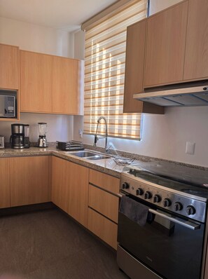 Fridge, microwave, oven, coffee/tea maker - Cielo Suites 101 - Oaxaca (Oaxaca de Juárez)
