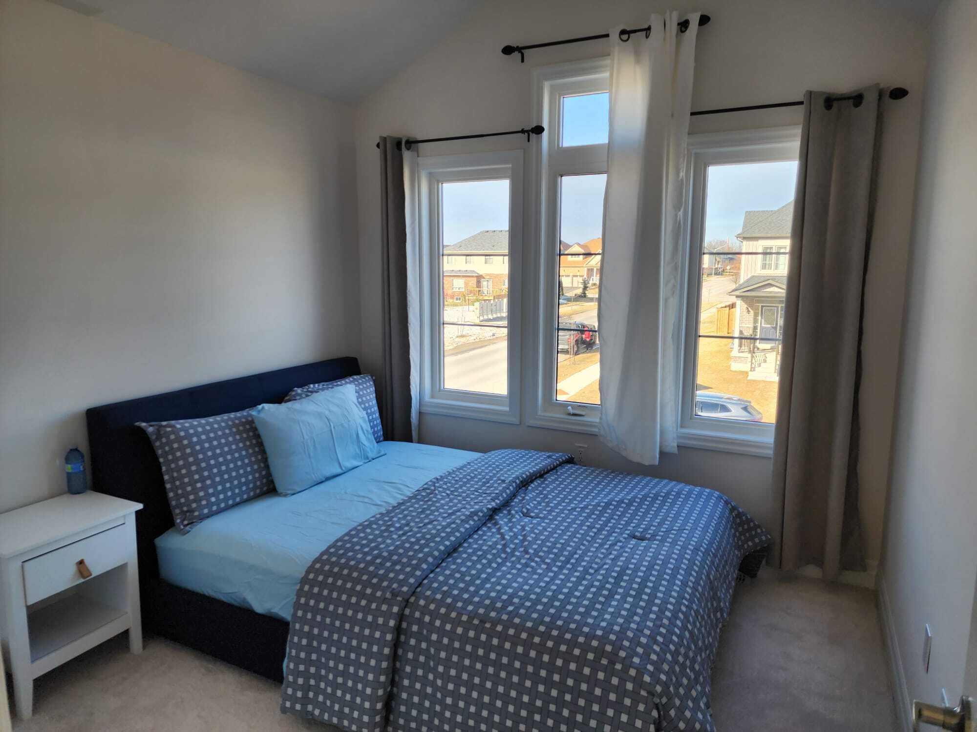 3 bedrooms, internet, bed sheets