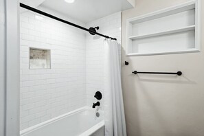 Hair dryer - Spacious Suite: Minutes to Everything! (San Diego)