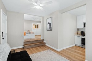 1 bedroom, iron/ironing board, WiFi, bed sheets - Spacious Suite: Minutes to Everything! (San Diego)