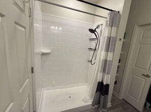 Shower, hair dryer, towels, soap - Cozy 2BR/2BA Apartment Near Downtown Augusta & Masters Tournament! (Augusta)