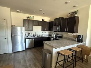 Private kitchen - Cozy 2BR/2BA Apartment Near Downtown Augusta & Masters Tournament! (Augusta)