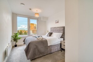 2 habitaciones, tabla de planchar con plancha, wifi y ropa de cama 