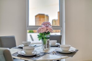 Dining - City View Apartment Near Manchester City Centre - Great Transport Links (Salford)