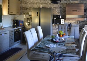 Microwave, blender, coffee grinder, ice maker