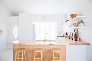 Private kitchen - Bohobunnie Bungalow • Artist Retreat in P-town (Pioneertown)