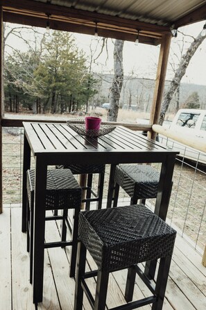 Outdoor dining - Spacious 3 bedroom 1 bath on a quiet road 
pet friendly lake house (Canadian)
