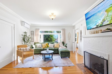 Living area. King Bed Comfort Ultra Spacious Gem Prime Location south pasadena!