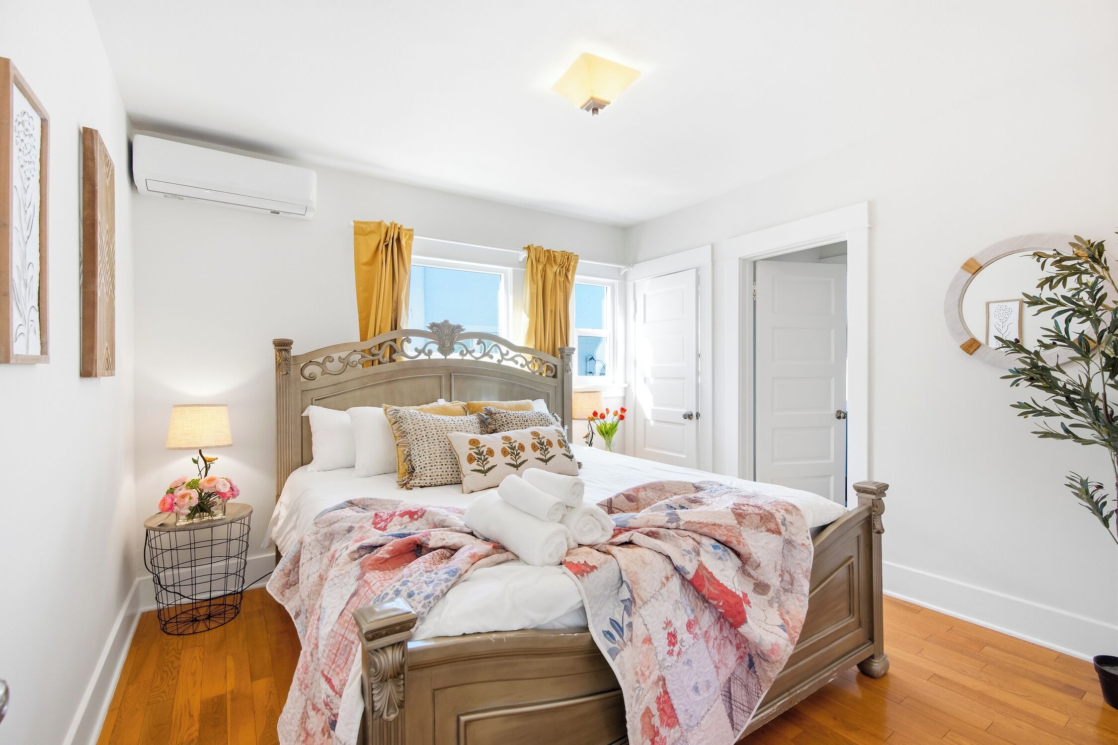 2 quartos, ferros/tábuas de passar roupa, acesso à internet