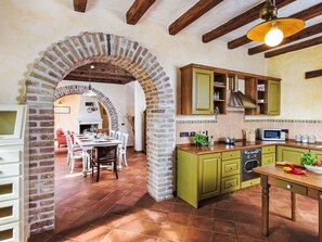 Frigorifero, microonde, forno, lavastoviglie