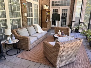 Living area - Spacious 4-bedroom4bth house in private golf course community ready for Masters (North Augusta)