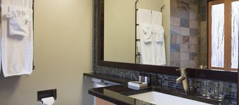 Sunshine Mountain Lodge - Superior Room