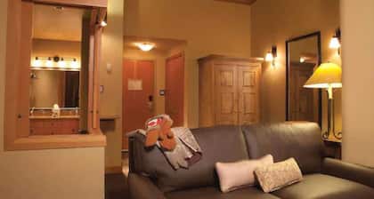 Sunshine Mountain Lodge - Superior Room