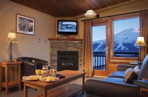Living area - Sunshine Mountain Lodge - Superior Room (Banff)