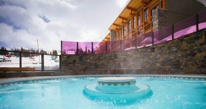 Sunshine Mountain Lodge - Superior Room