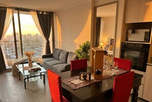 Standard Apartment, 2 Bedrooms | Living area | 43-inch LED TV with digital channels - Edificio The Place Ñuñoa by Domus (Santiago)