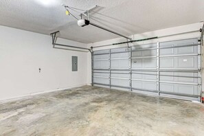 Interior - NEW TO VRBO SPECIAL! 4 Bedroom Home- 6 mi to Airport, 11 mi to Downtown (Pooler)