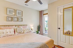 Room - NEW TO VRBO SPECIAL! 4 Bedroom Home- 6 mi to Airport, 11 mi to Downtown (Pooler)